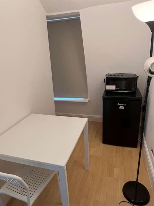 לונדון 001- Lovely 3-Bedroom Very Close To Oxford Street מראה חיצוני תמונה