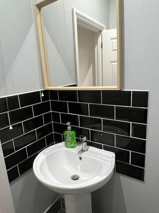 לונדון 001- Lovely 3-Bedroom Very Close To Oxford Street מראה חיצוני תמונה